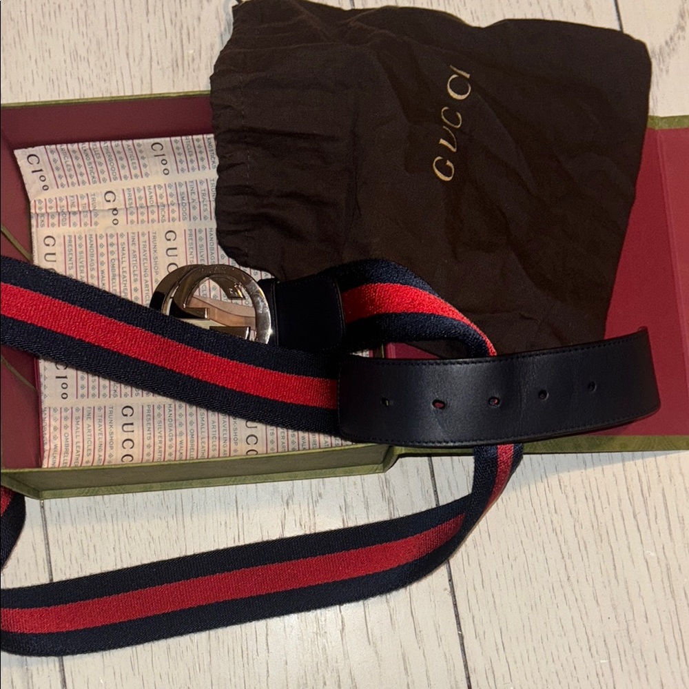 Gucci Men's Black and Red Belt - Picture 4 of 6